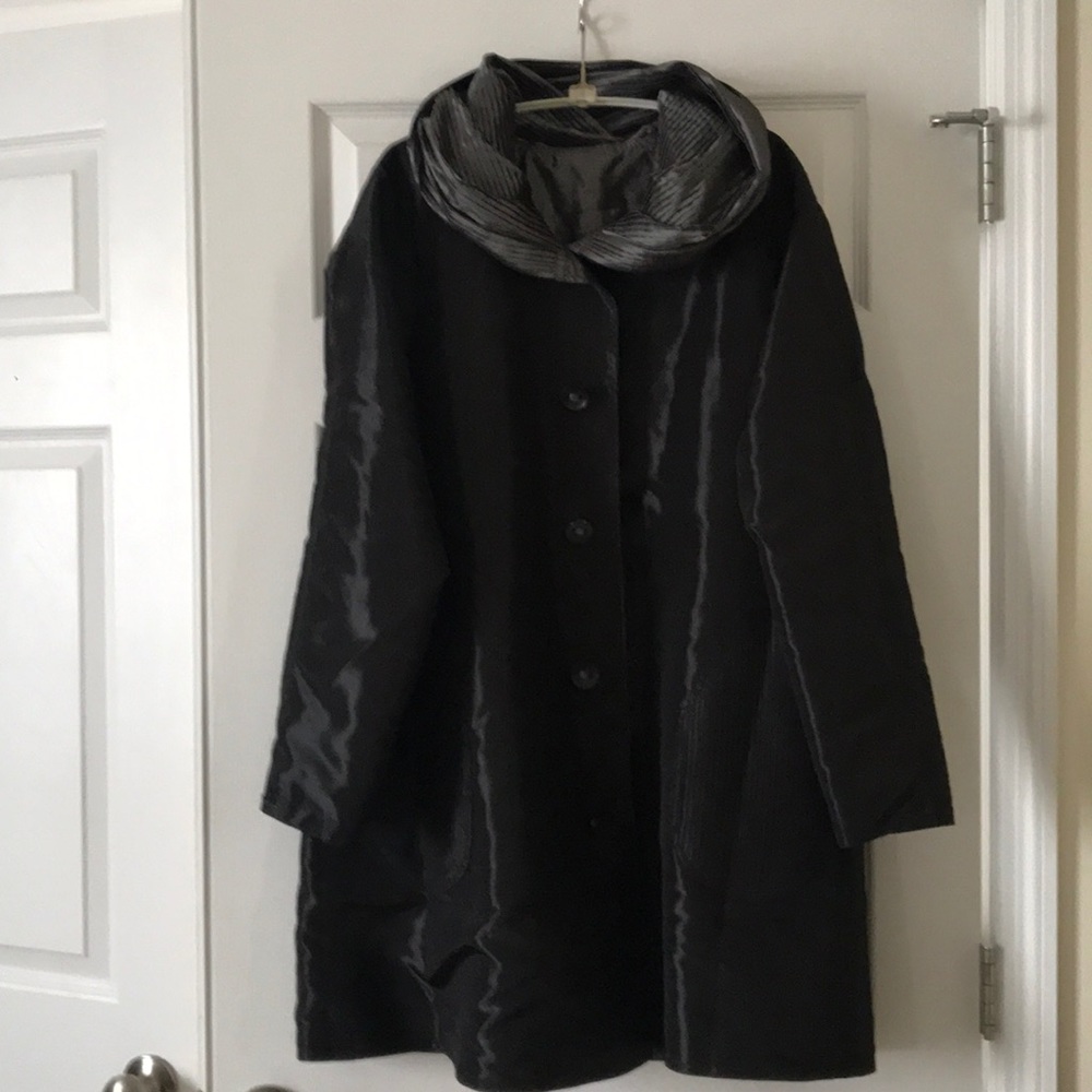 Reversible swing coat